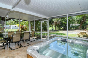 Walk to Beach, Restaurants, Shopping/Hot Tub!